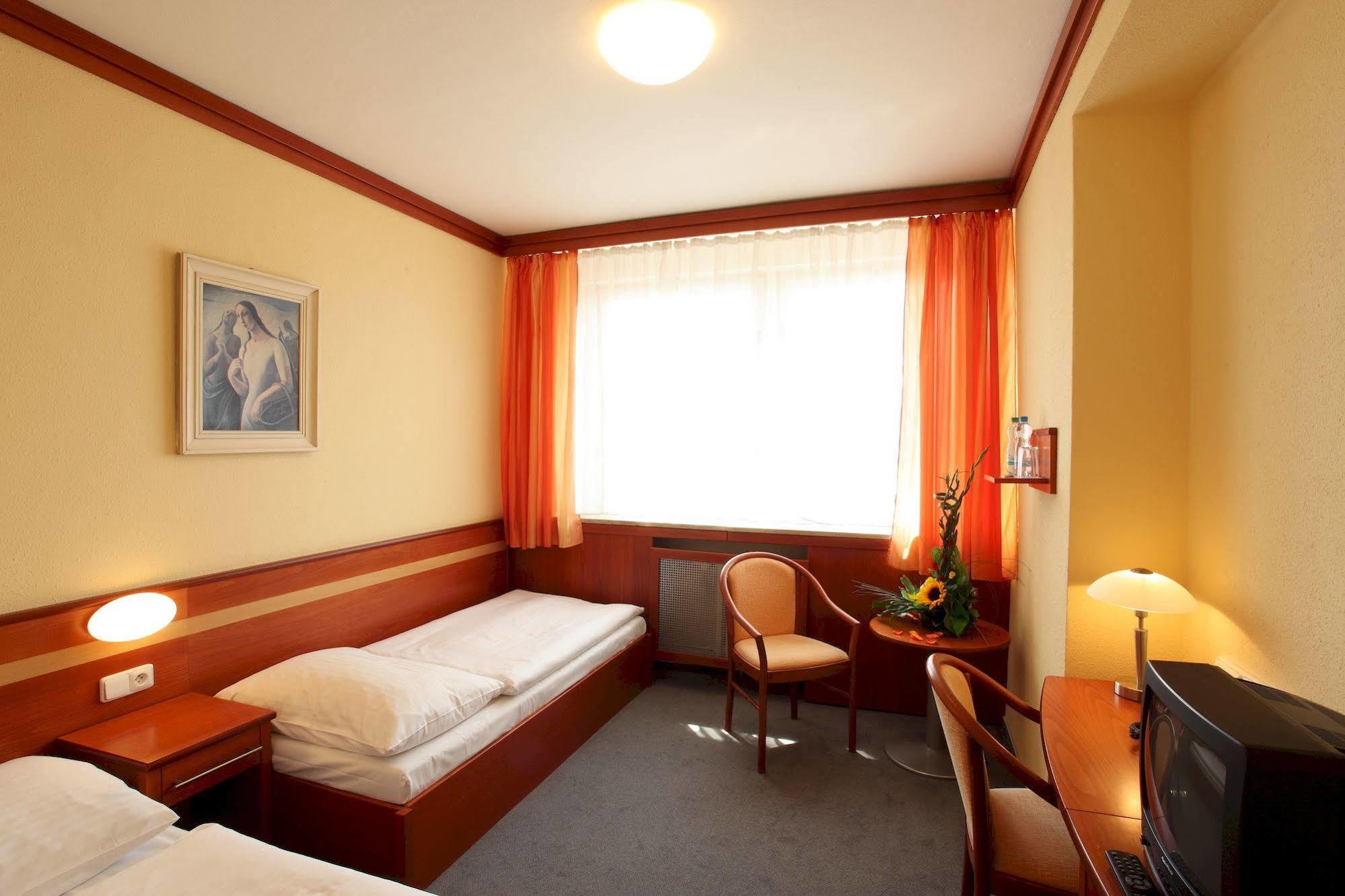 Harmony Club Hotel Ostrava Bagian luar foto