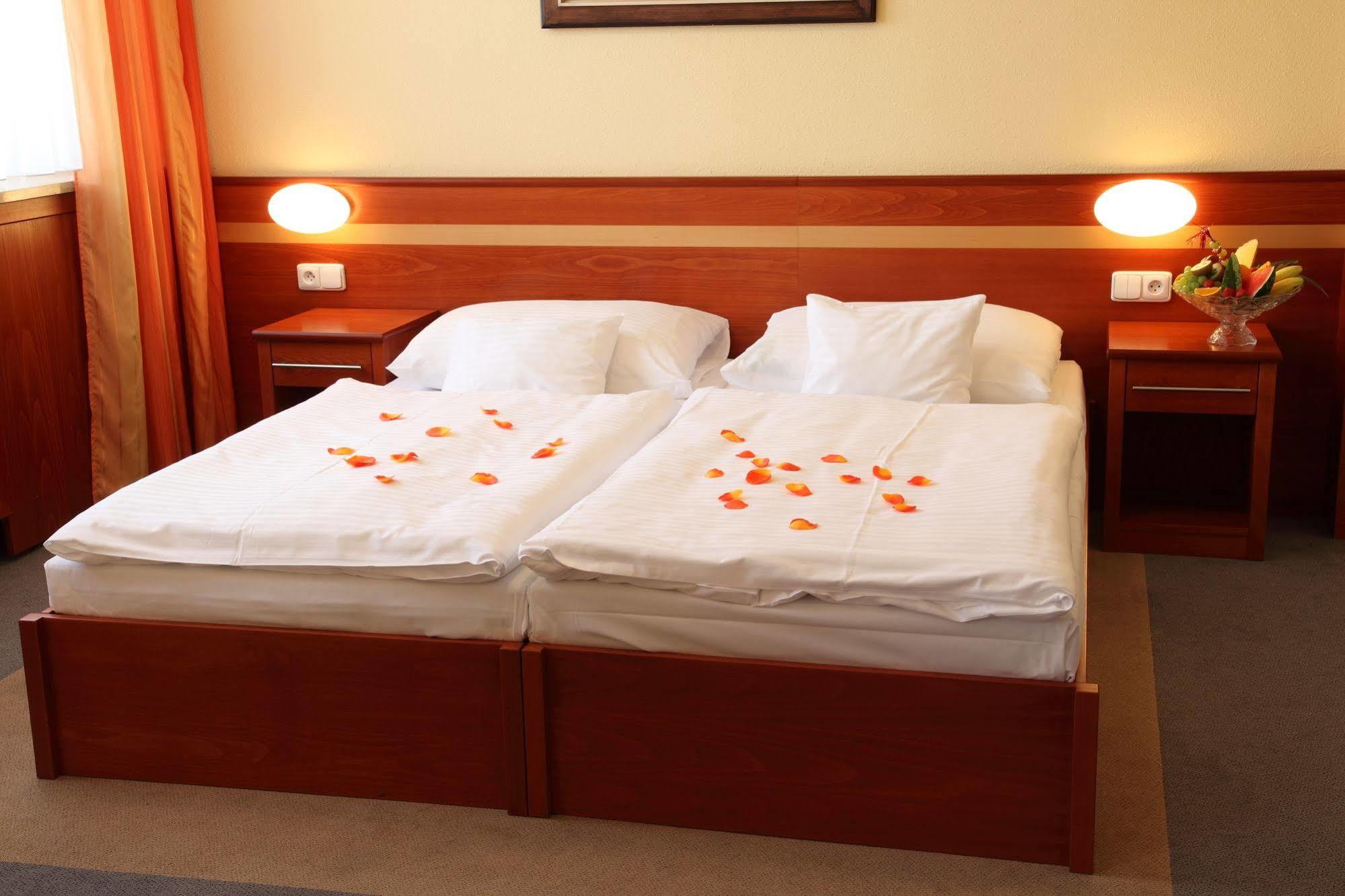 Harmony Club Hotel Ostrava Bagian luar foto